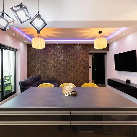 Modern 2br *